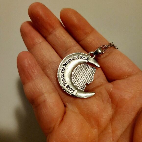 Brand new Hello Kitty Necklace - Picture 3 of 5